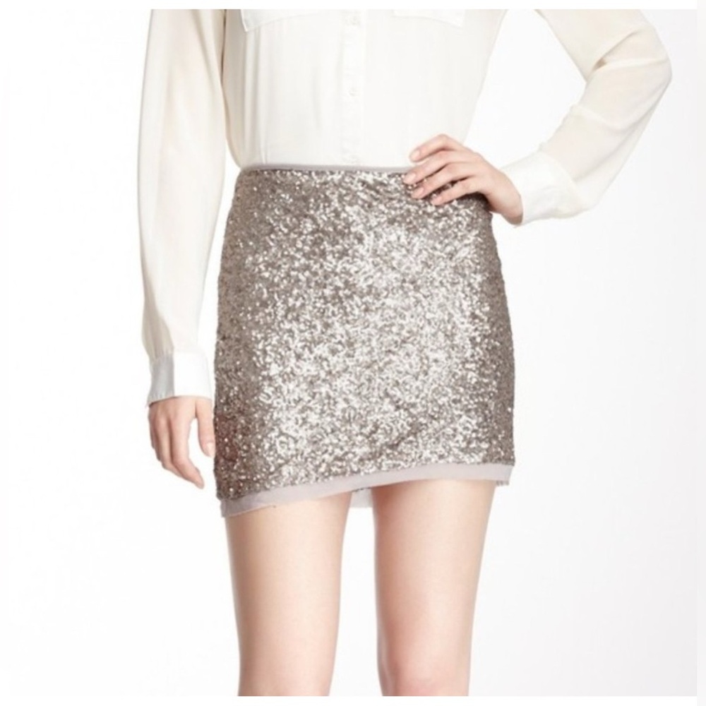 ‼️LAST CHANCE‼️ Olive & Oak Distressed Hem Lined Silver Sequined Skirt